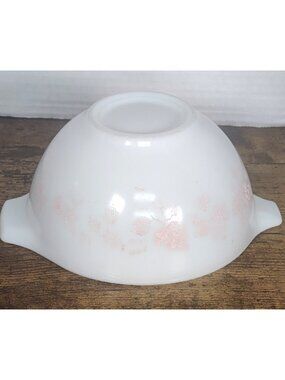 PYREX Gooseberry Cinderella Mixing Bowl #441 1.5 Pint Faded Pink on White